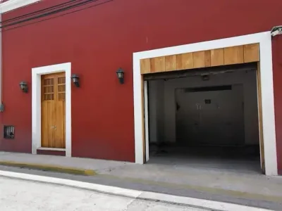 CASA EN RENTA 2 RECAMARAS CON ALBERCA CENTRO HISTORICO MERIDA (FRC-1043)