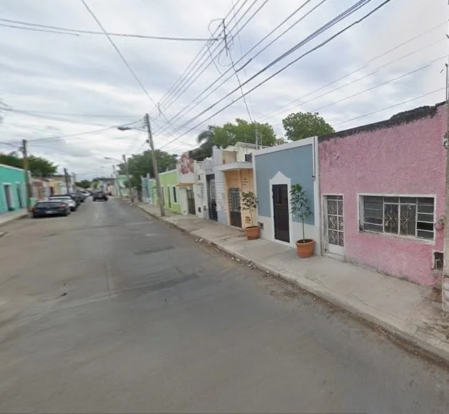 CASA EN VENTA PARA REMODELAR MUCHAS POSIBILIDADES CERCA SAN CRISTOBAL MERIDA CENTRO (AVC-2866)