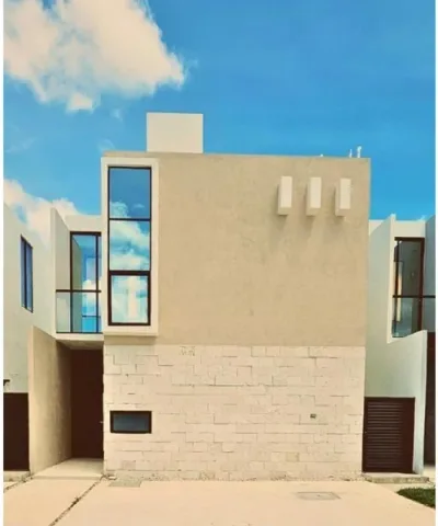 CASA EN RENTA 2 RECAMARAS, COMO NUEVA, PRIVADA NATIVA CONKAL MERIDA NORTE (IRC-1780)