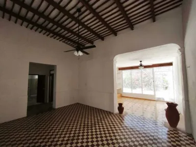 CASA EN RENTA 2 RECAMARAS ESTILO COLONIAL MERIDA SANTIAGO (ARC-1771)