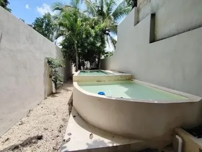 CASA EN VENTA, 3 RECAMARAS, ALBERCA, RECIEN REMODELADA, MERIDA CENTRO SAN JUAN (GVC-2858)