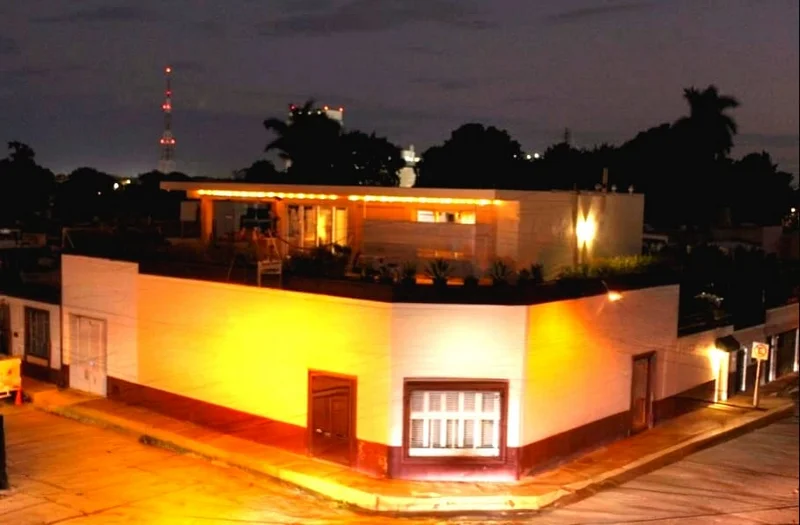INCREIBLE PROPIEDAD EN VENTA, EN ESQUINA, ENTRE LA PLANCHA Y PASEO MONTEJO (AVC-2766)