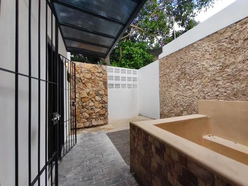 HERMOSA CASA EN VENTA REMODELADA CERCA PLANCHA (AVC-2286)