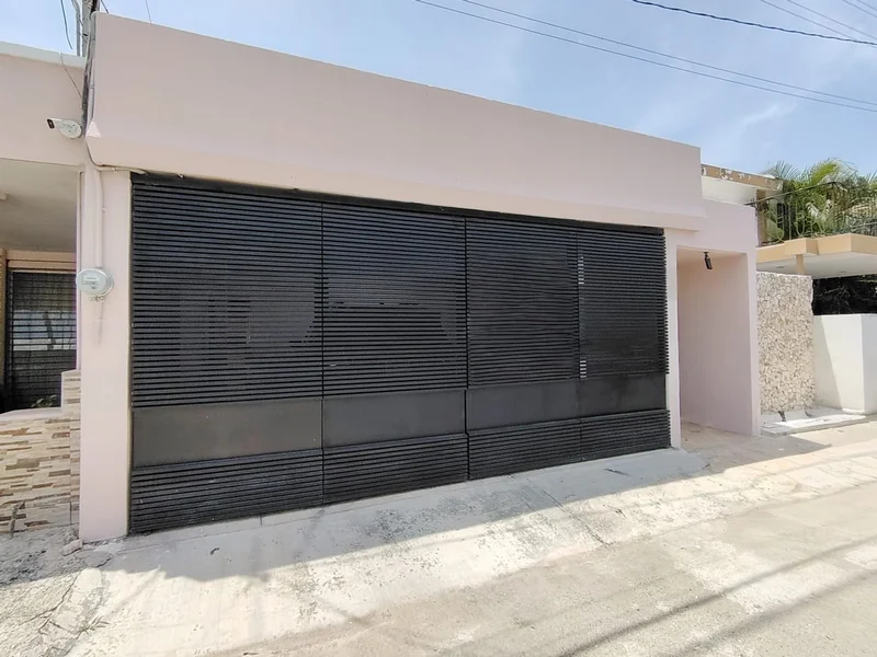CASA EN VENTA 4 RECAMARAS, AMPLIA, CON PANELES SOLARES COLONIA MIGUEL ALEMAN (FVC-2859)