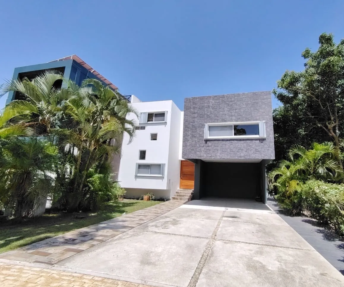ENCANTADORA CASA EN VENTA EN RESIDENCIAL DE LUJO, PLAYA DEL CARMEN (FVC-2671)