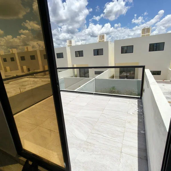 CASA EN VENTA, 2 RECAMARAS, EN PRIVADA ESTELA NATIVA CONKAL (IVC-2864)