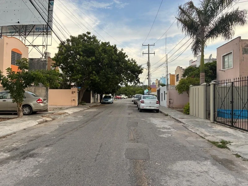 CASA EN RENTA 2 RECAMARAS, AIRES, ITZIMNA POLIGONO 108 MERIDA NORTE (IRC-1105)