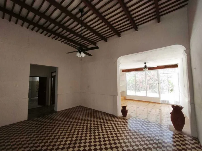 CASA EN RENTA 2 RECAMARAS ESTILO COLONIAL MERIDA SANTIAGO (ARC-1771)