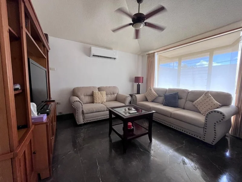 CASA EN VENTA, 3 RECAMARAS, JARDINES DE MERIDA CERCA AVENIDA ALEMAN (GVC-2856)