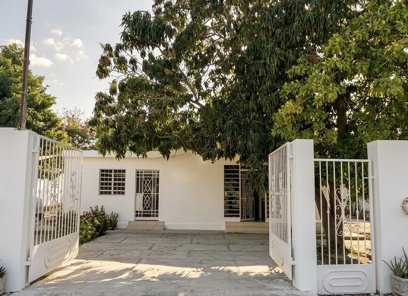 LOCAL EN VENTA PARA OFICINAS EN ESQUINA SANTA RITA DE CHOLUL (IVL-1081)