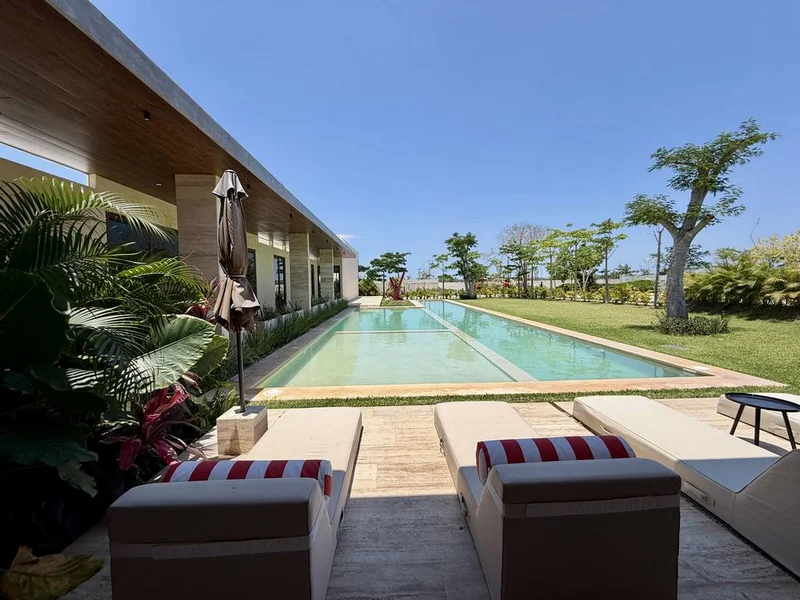 CASA EN VENTA 3 RECAMARAS, ALBERCA, PRIVADA ADANA XCANATUN MERIDA NORTE (GVC-2854)